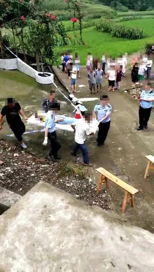 澳门今晚开什么号和带妻儿自杀独自逃生与妻子带着孩子跳河
